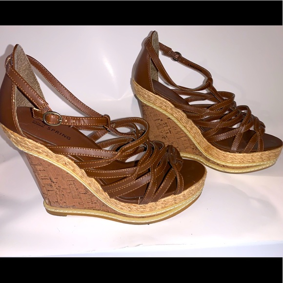 High wedge strappy sandals. Brown, size 8! - Picture 1 of 4